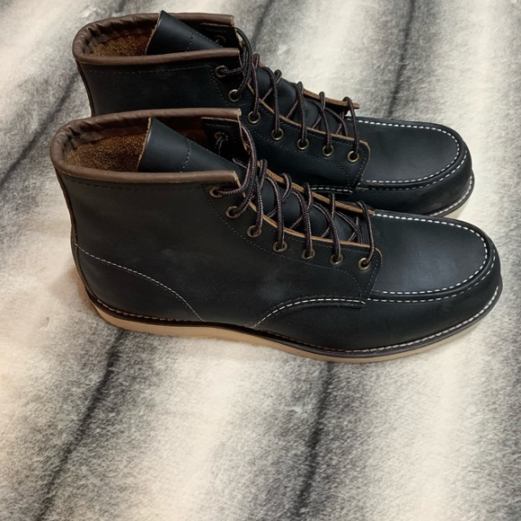 { Red Wing Shoes } Moc Toe Black 6” Heritage Boots - Picture 4 of 8